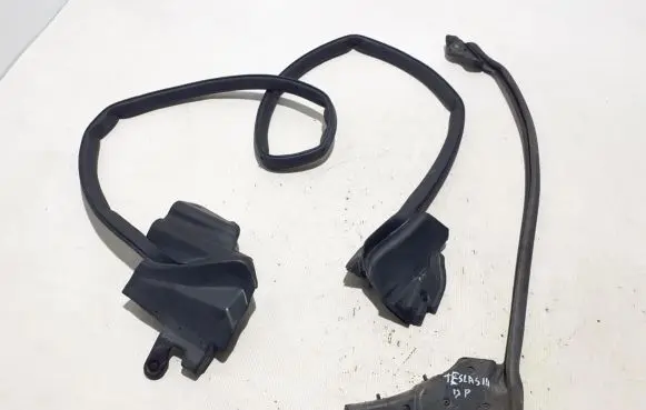 Front door rubber seal
