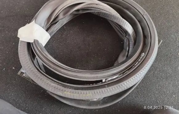 Audi TT Mk1 Front door rubber seal 