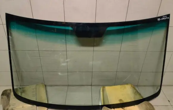 Mercedes-Benz Sprinter W901 W902 W903 W904 Front windscreen/windshield window 43R001853