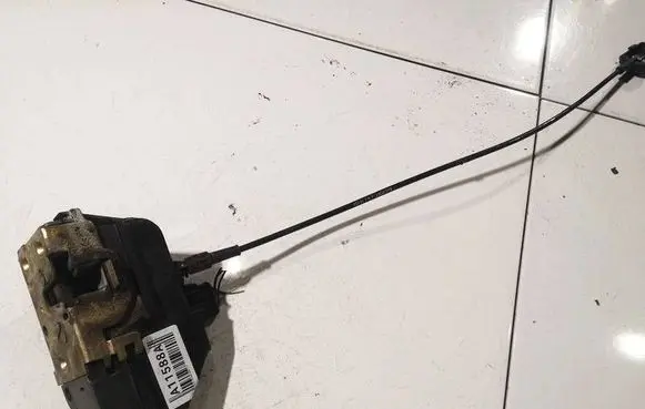 Renault Megane II Front door lock