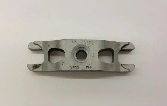 Volkswagen PASSAT B8 Fuel Injector clamp holder 03L216