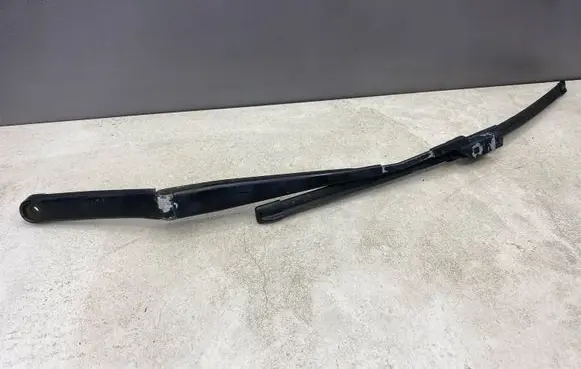 Front wiper blade arm