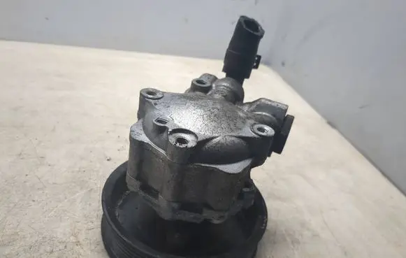 Renault Master III Power steering pump pulley 8200357347