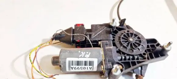 Peugeot 406 Front door window regulator motor 0130821674
