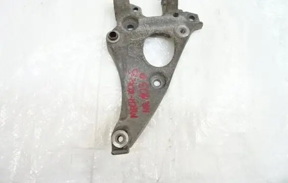 Peugeot 3008 II Generator/alternator bracket 9672950980