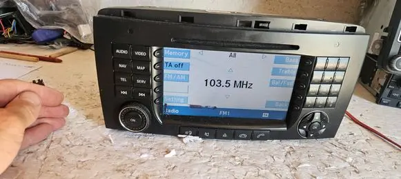 Mercedes-Benz R W251 Radio/CD/DVD/GPS head unit A2518708089 A2038270062 BE7094