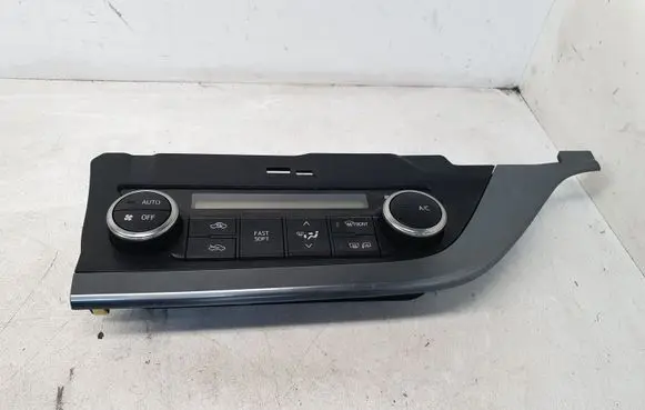 Toyota Auris E180 Climate control unit 75F542