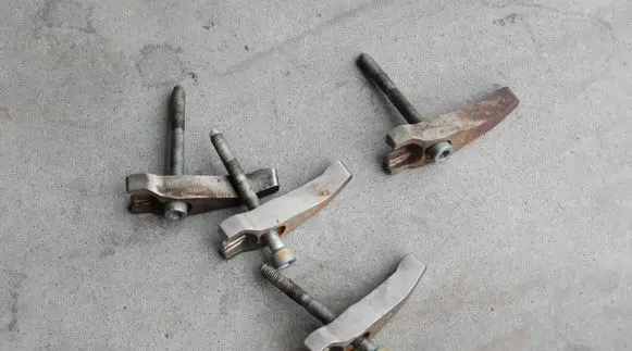 Peugeot 5008 Engine mounting bracket 160KM