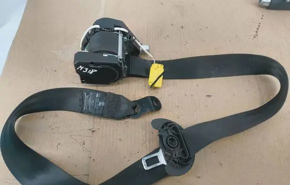 Volkswagen Touran II Front seatbelt 34074603 65710