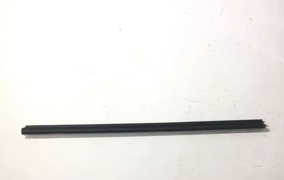 Toyota Avensis T250 Rubber seal front door window/glass 