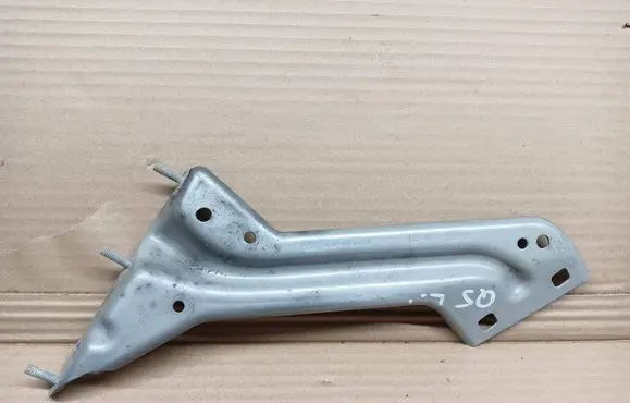Fender mounting bracket