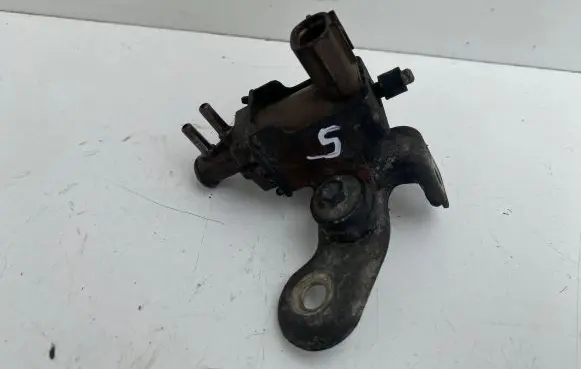 Toyota Avensis T220 Turbo solenoid valve 2581927010