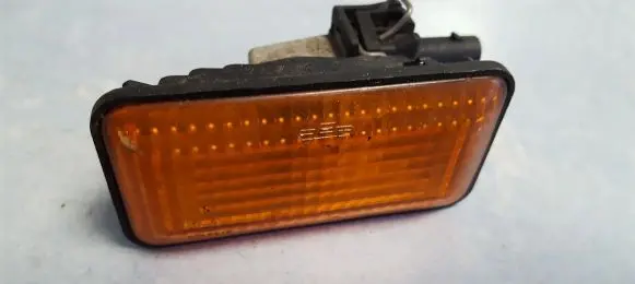 Volkswagen Golf III Front fender indicator light 1h0949117a