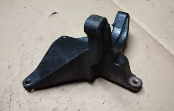 Chrysler Sebring (JS) Engine mounting bracket