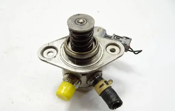 Suzuki Swift III Fuel injection high pressure pump 0261520391 2017680524 68M0