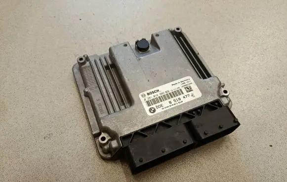 BMW 5 F10 F11 Engine control unit/module 0281018609 8518477 030340160