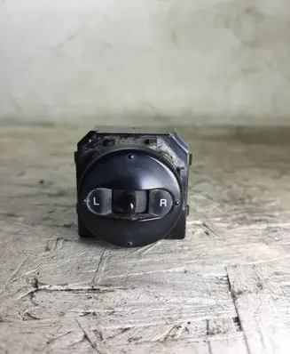 KIA Sorento Wing mirror switch