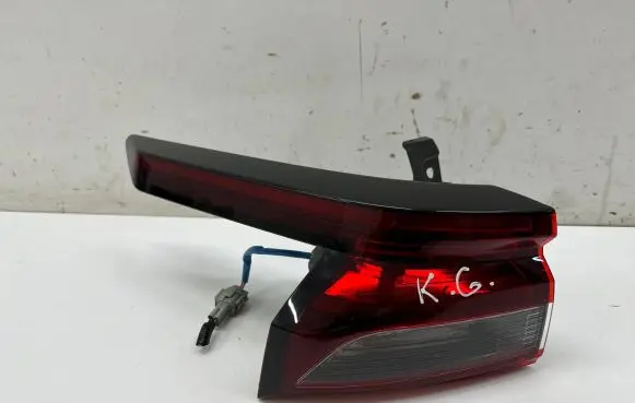 Nissan Qashqai J12 Rear/tail lights 2208D02F