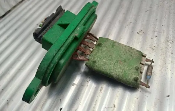 Iveco Daily 35 - 40.10 Heater blower motor/fan resistor 506326616