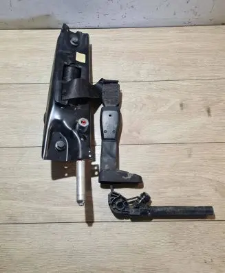Volvo V70 Front seatbelt 39860302