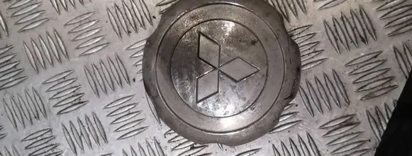 Mitsubishi Pajero Sport I Original wheel cap mb816581