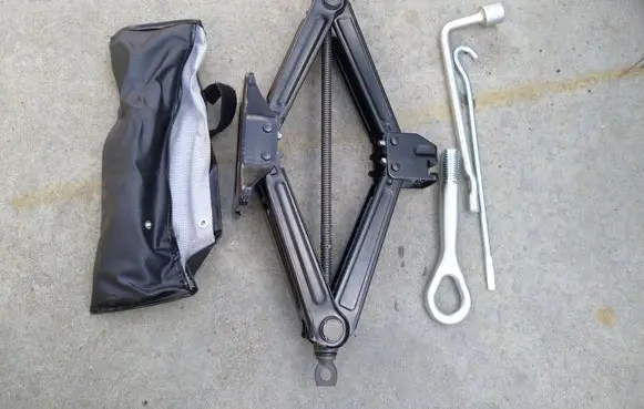 Nissan X-Trail T32 Tool set 