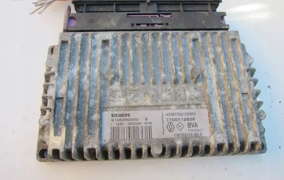 Renault Megane I Engine control unit/module S105280002E