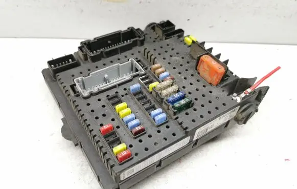 Volvo XC70 Fuse module 30728512 28017881