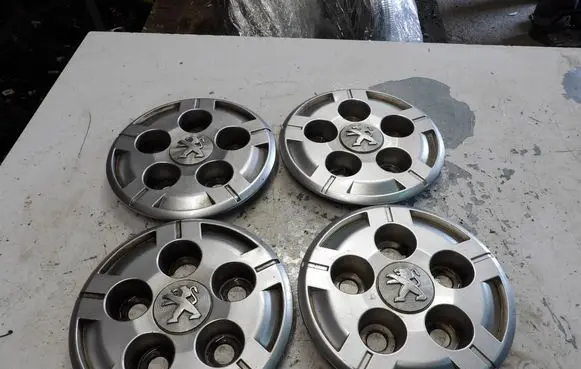 Peugeot Boxer R15 wheel hub/cap/trim 