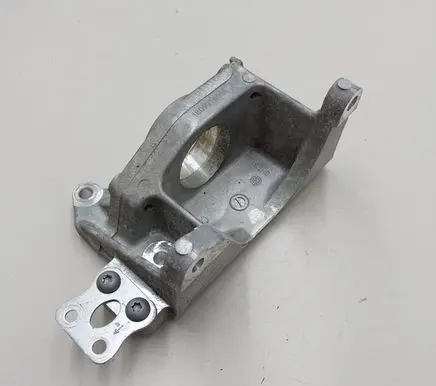 Nissan Leaf II (ZE1) Driveshaft support bearing bracket 