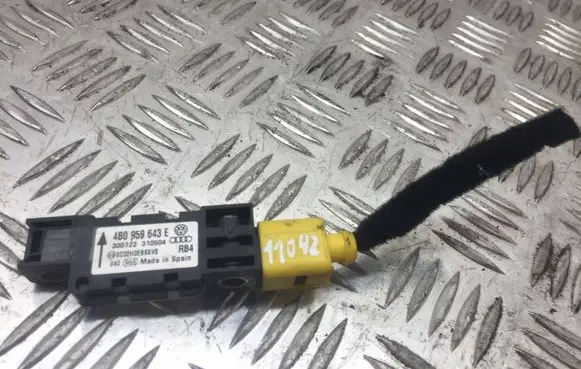 Audi A3 S3 8P Airbag deployment crash/impact sensor 4B0959643E 11042