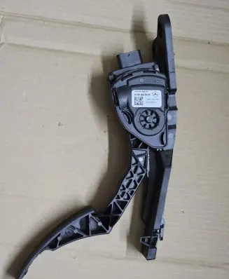 Mercedes-Benz GL X166 Accelerator throttle pedal A1663000004 1663000004