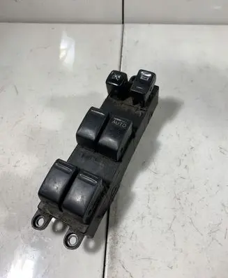 Nissan X-Trail T30 Electric window control switch 6205
