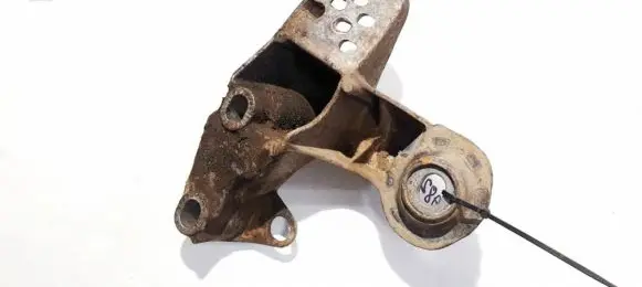 Engine mounting bracket