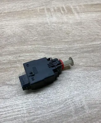BMW 3 E30 Brake pedal sensor switch 8360420 110187