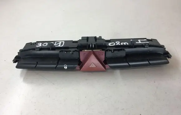 Peugeot 308 Hazard light switch 9659417177