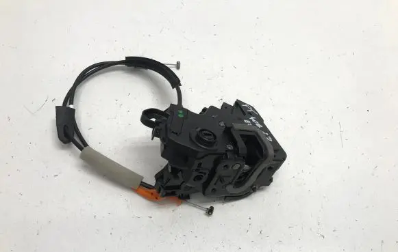 Peugeot 408 P54 Rear door lock 9833093080