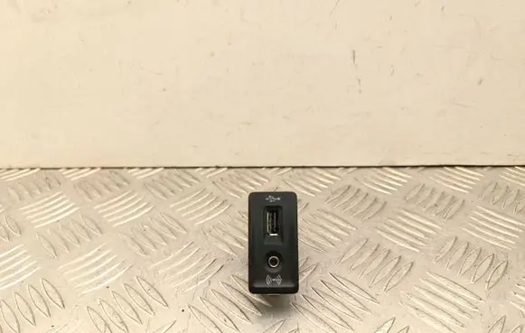 Volkswagen Golf VII USB socket connector 5G0035222E 418001422690