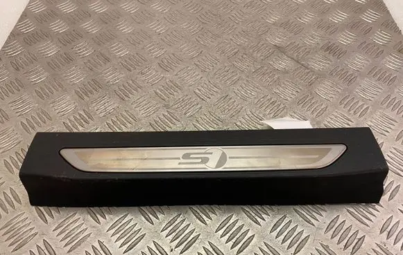 Jaguar XE Side skirt front trim GX7M13201BB