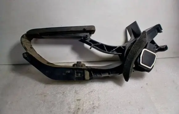 Mercedes-Benz C W203 Accelerator throttle pedal A2113000404