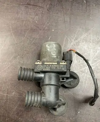 BMW 5 E39 Coolant heater control valve 8369805 1147412144