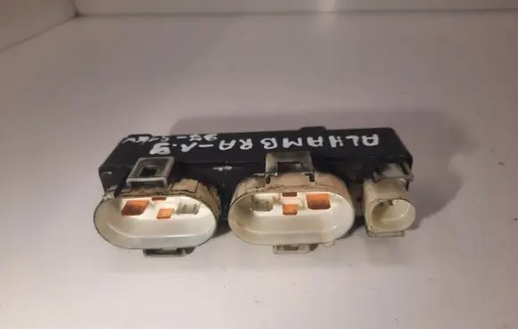 Seat Alhambra (Mk1) Coolant fan relay 701919506A