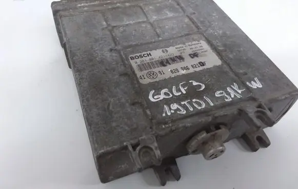 Volkswagen Golf III Engine control unit/module 028906021BF 0281001421
