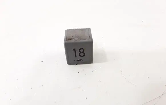 Volkswagen PASSAT B5 Other relay