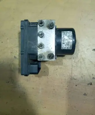 Volvo V70 ABS Pump 30714958