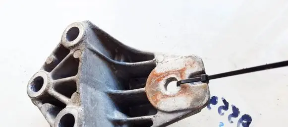 Opel Vectra B Engine mounting bracket 90538041 24495013A