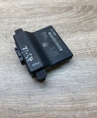 Audi A3 S3 8P Gateway control module 1K0907530D 1K0907951