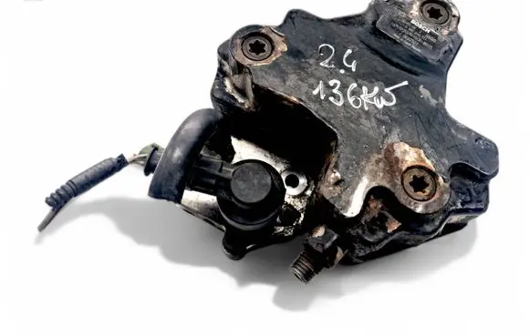 Volvo V70 Fuel injection high pressure pump 0445010111 8692521 2000325