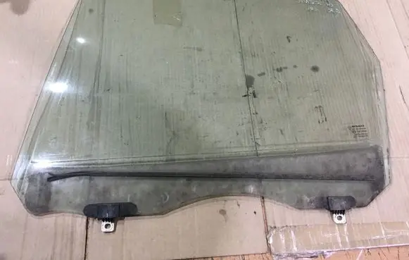 Renault Scenic III - Grand scenic III Rear door window glass 43R00048 E000259 DOT24M188AS2