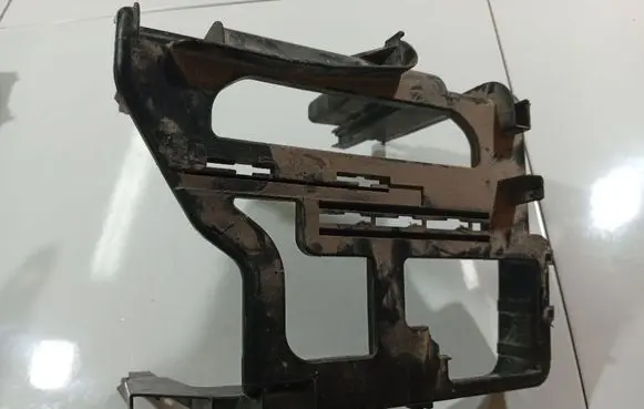 Volkswagen Polo IV 9N3 Battery bracket 